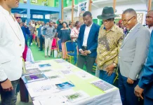 Les écrivains Henri Djombo et James Gassongo célébrés par la foire du livre à Moungali