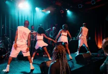 Musique: à Paris, tamponnage sur scène entre musiciens congolais