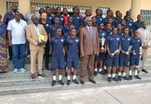 Hugues Ngouélondélé félicite les élèves de l’Académie Alima de football