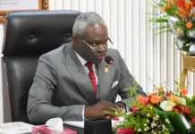 Social: Collinet Makosso au dialogue pour éteindre l’incendie de la grève